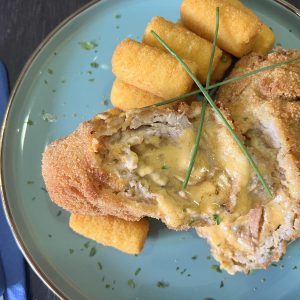 Rántott karaj baconos cheddar sajttal töltve