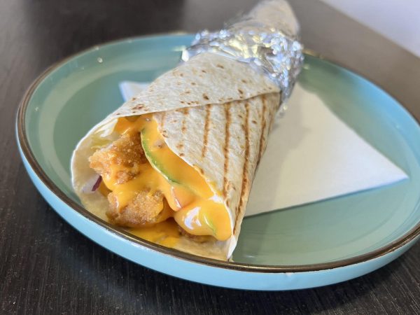 Cheddaros rántott csirkés tortilla